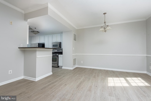 kitchen featuring visible vents, dark countertops, appliances with stainless steel finishes, white cabinets, and light wood-style flooring
