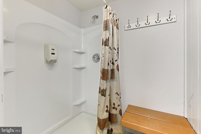 full bathroom featuring a shower with curtain