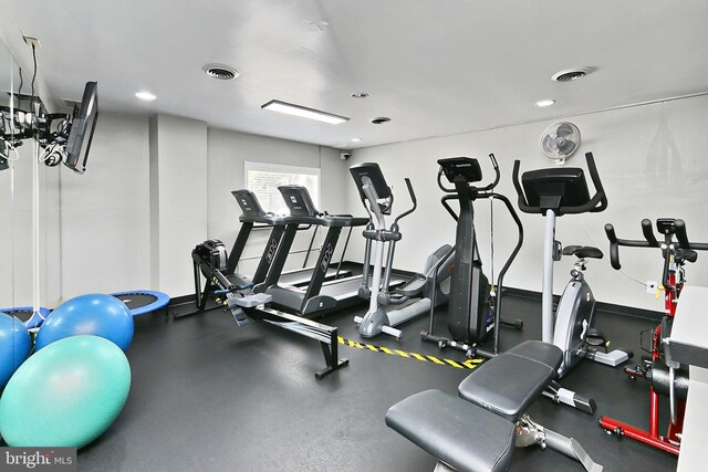 5300 Columbia Pike Unit 902, Arlington, VA 22204 - exercise room with recessed lighting