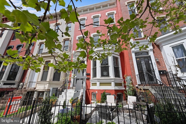903 R St NW Unit 1, Washington, DC 20001 - view of property featuring a fenced front yard