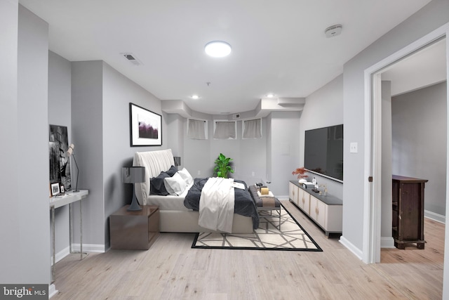 903 R St NW Unit 1, Washington, DC 20001 - living room featuring visible vents, light wood-style flooring, and baseboards