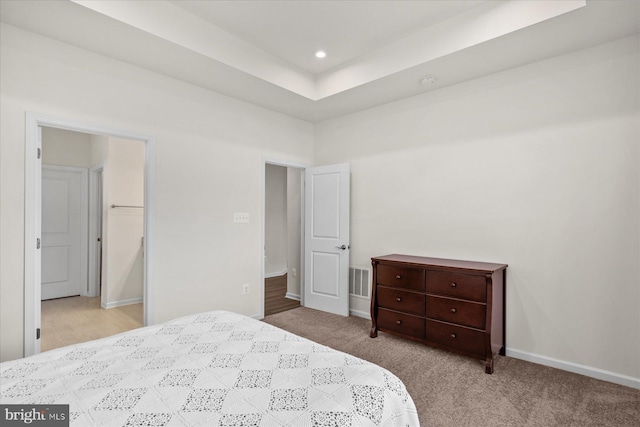 bedroom with carpet floors, baseboards, visible vents, and recessed lighting