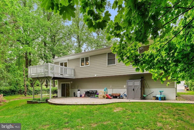 10133 Pine St, Oakton, VA 22124 - rear view of property with a yard, a wooden deck, and a patio