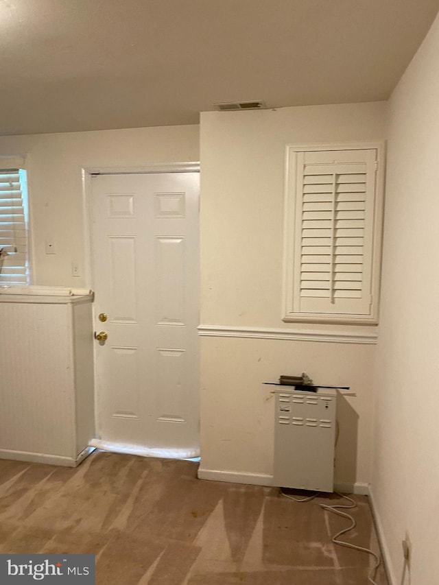 12896 Schalk Ct, Woodbridge, VA 22192 - foyer entrance with baseboards
