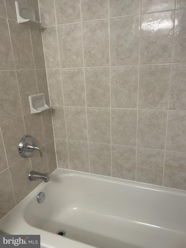 full bathroom with shower / bathing tub combination