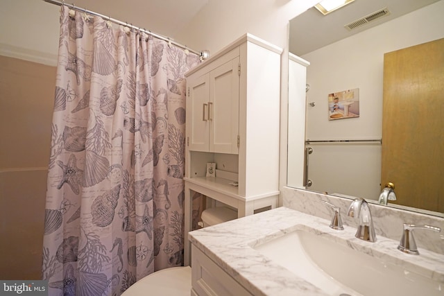 33955 Middleton Cir Unit 5, Lewes, DE 19958 - bathroom featuring toilet, curtained shower, and vanity