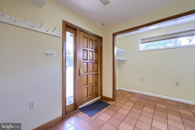 1515 Rockland St, Reading, PA 19604 - foyer entrance with light tile patterned floors and baseboards