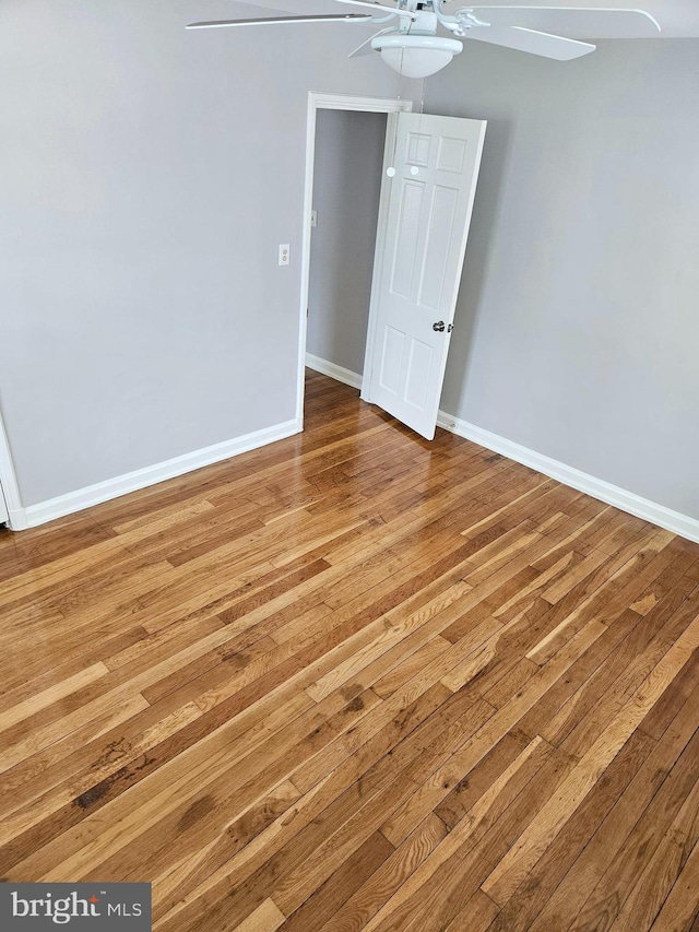 unfurnished room with light wood-style floors, baseboards, and ceiling fan