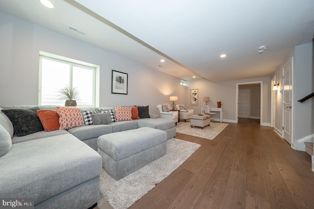 living area with visible vents, recessed lighting, baseboards, and wood finished floors