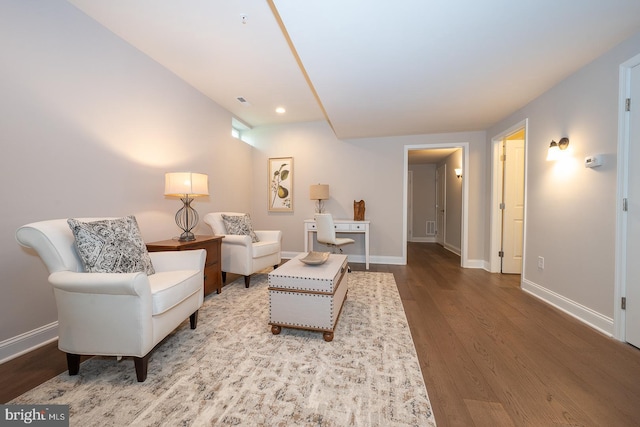 living area featuring baseboards, recessed lighting, and wood finished floors