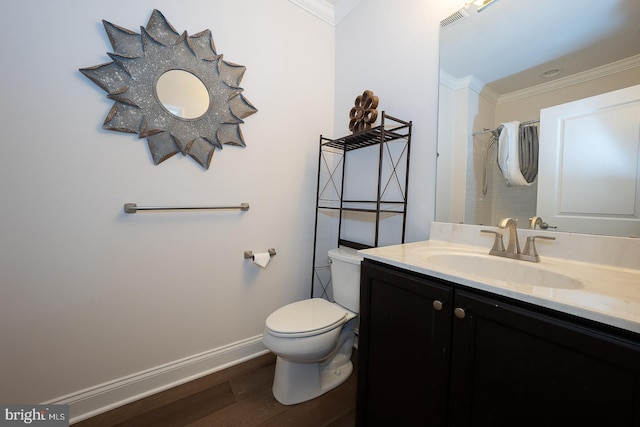 full bathroom with wood finished floors, curtained shower, baseboards, vanity, and ornamental molding