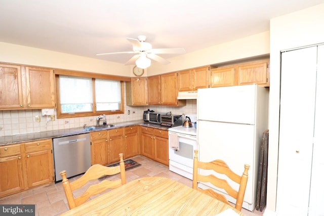 18 Stearrett Dr, Newark, DE 19702 - kitchen featuring white appliances, a sink, under cabinet range hood, backsplash, and a ceiling fan