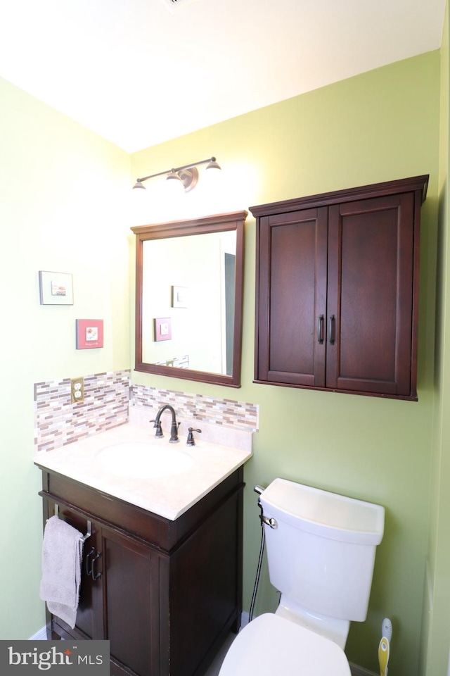 18 Stearrett Dr, Newark, DE 19702 - bathroom featuring vanity, toilet, and tasteful backsplash