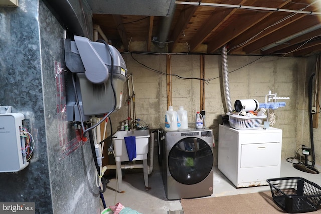 18 Stearrett Dr, Newark, DE 19702 - washroom with washer and dryer