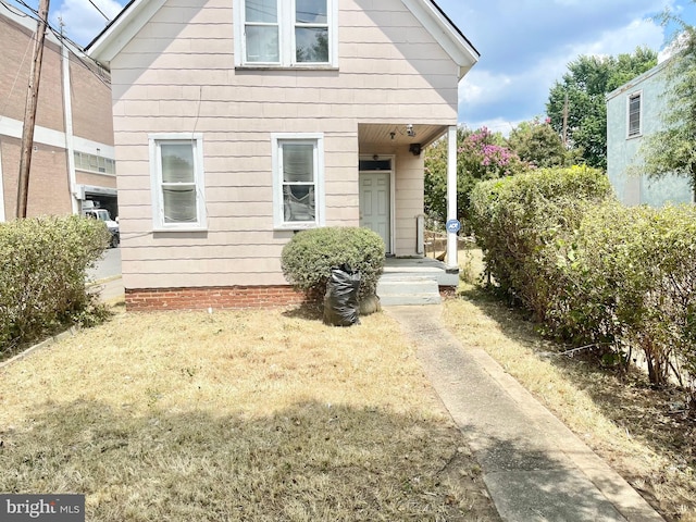 view of front of house featuring a front yard