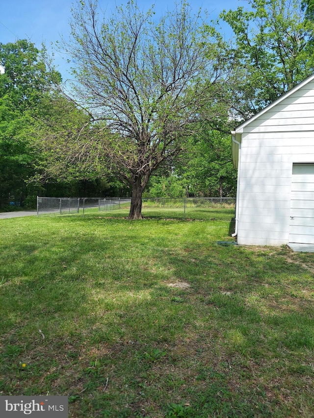 view of yard featuring fence