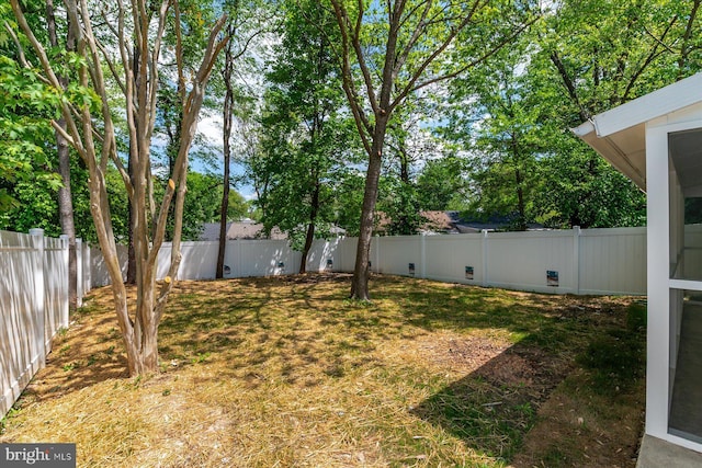 view of yard featuring a fenced backyard