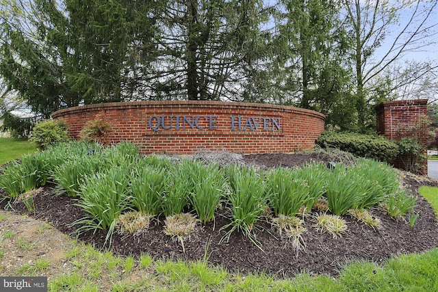 view of community / neighborhood sign