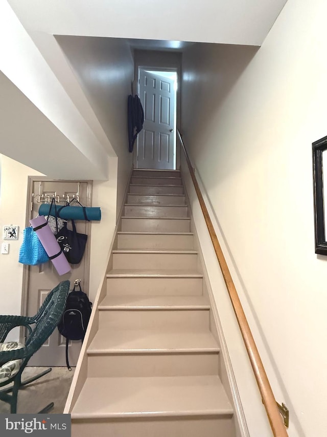 902 Hedgewyck Ln, Elizabethtown, PA 17022 - view of staircase