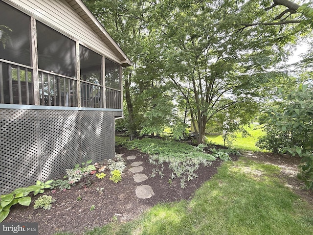 902 Hedgewyck Ln, Elizabethtown, PA 17022 - view of yard featuring a sunroom