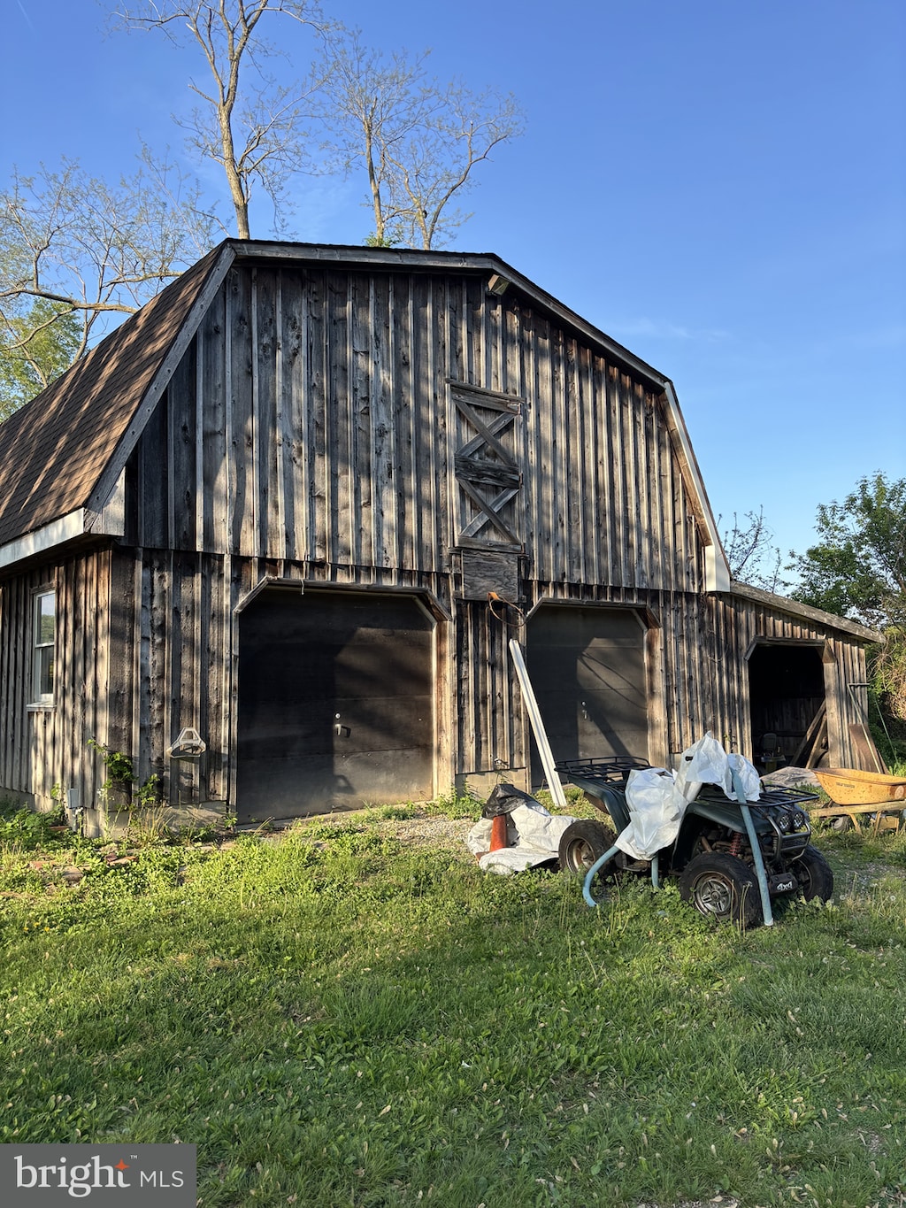 view of barn with a lawn