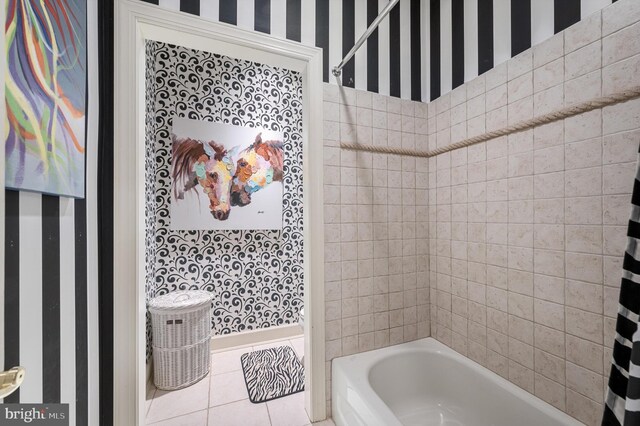 19326 Airwell Ct, Purcellville, VA 20132 - full bath with tile patterned floors, wallpapered walls, and shower / tub combo