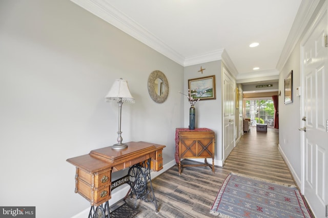 10723 Caledonia Meadow Dr, Manassas, VA 20112 - hall featuring ornamental molding, baseboards, wood finished floors, and recessed lighting