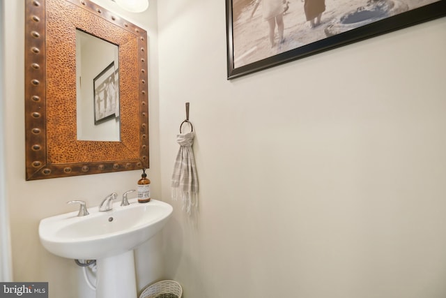 10723 Caledonia Meadow Dr, Manassas, VA 20112 - bathroom featuring a sink