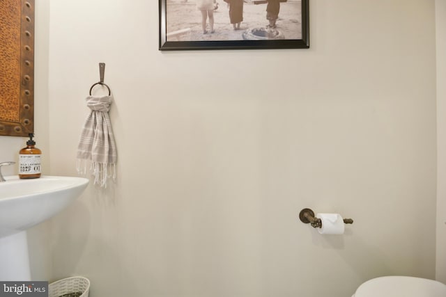 10723 Caledonia Meadow Dr, Manassas, VA 20112 - half bath featuring toilet