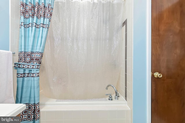 full bathroom featuring tiled shower / bath