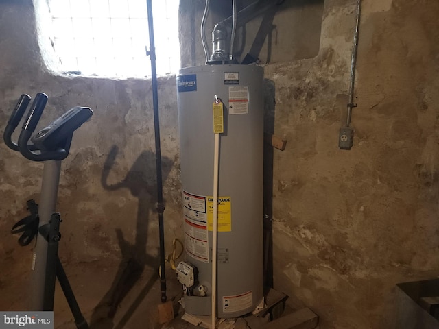 5737 N Park Ave, Philadelphia, PA 19141 - utility room featuring water heater