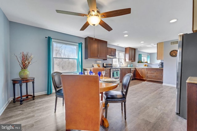 dining area featuring a ceiling fan, recessed lighting, baseboards, visible vents, and light wood-type flooring