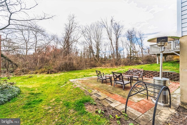 view of yard featuring a patio