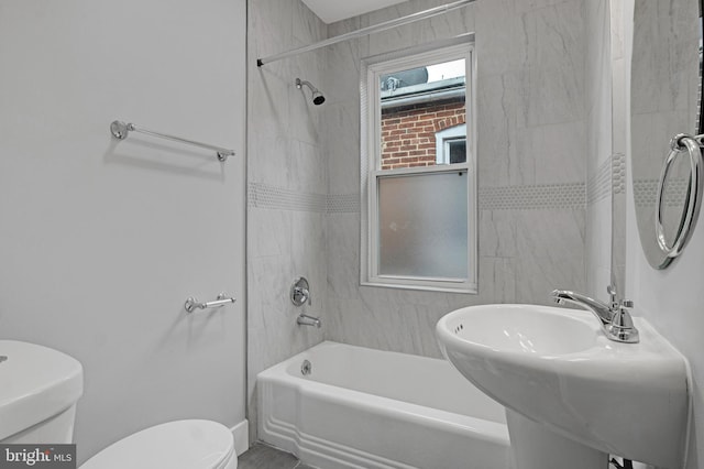 536 Lafayette St, Lancaster, PA 17603 - bathroom with toilet and bathing tub / shower combination