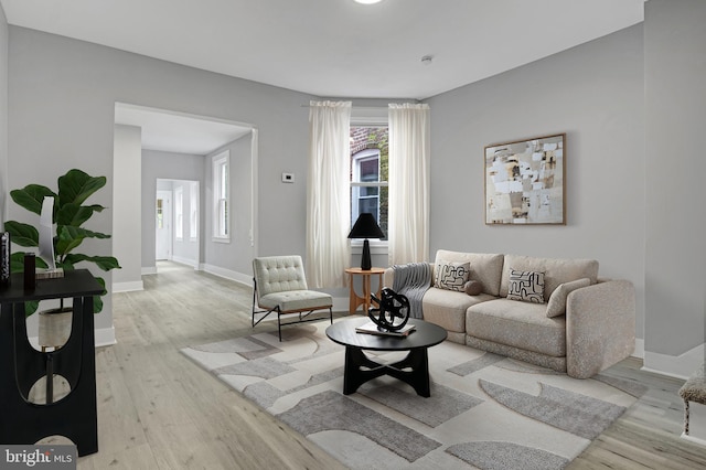 536 Lafayette St, Lancaster, PA 17603 - living area with wood finished floors and baseboards