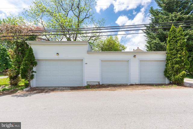 140 Pennsylvania Ave, Westminster, MD 21157 - view of detached garage