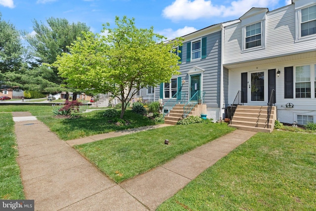 view of front of house featuring a front yard