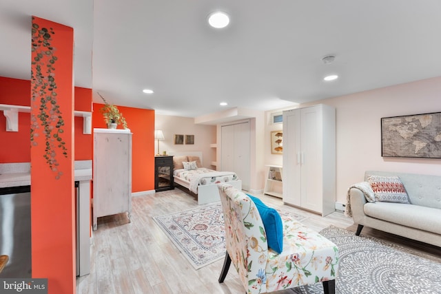 living room featuring light wood-style flooring, baseboards, and recessed lighting