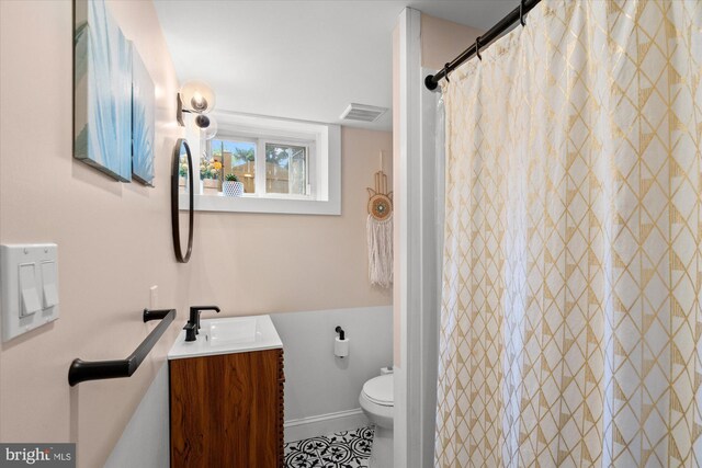 1705 N Cliff St, Alexandria, VA 22301 - bathroom featuring toilet, tile patterned flooring, vanity, a shower with curtain, and baseboards