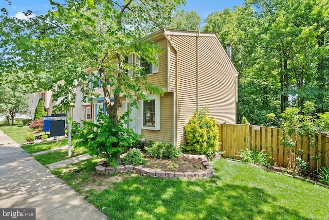 8337 Wind Fall Rd, Springfield, VA 22153 - view of side of property