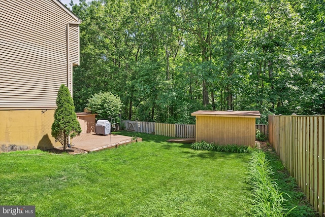 8337 Wind Fall Rd, Springfield, VA 22153 - view of yard featuring a deck