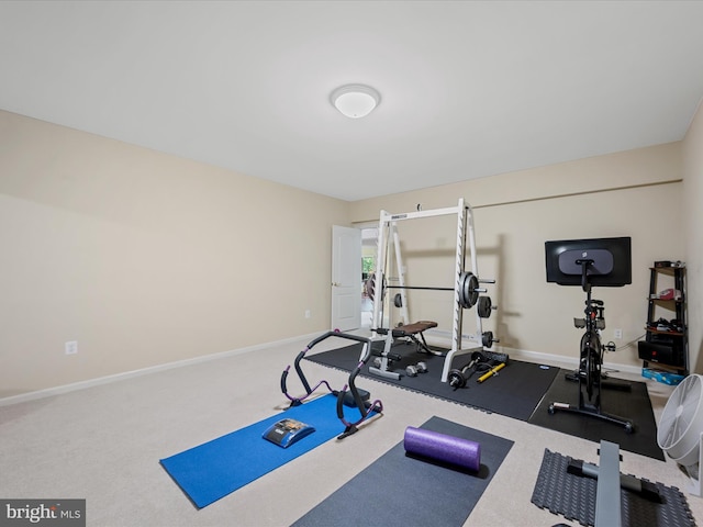 workout area featuring baseboards