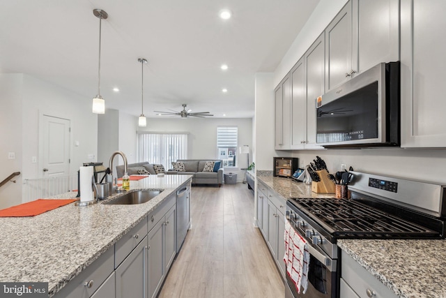 1490 Meadowlark Glen Rd, Dumfries, VA 22026 - kitchen featuring appliances with stainless steel finishes, a sink, gray cabinets, recessed lighting, and open floor plan
