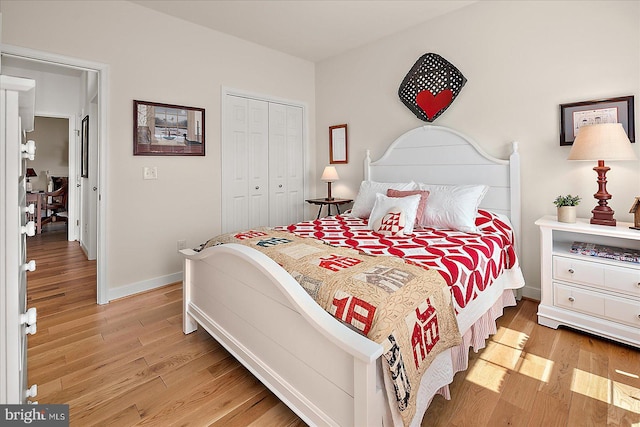 38284 Clearwater Ct, Ocean View, DE 19970 - bedroom featuring baseboards, light wood-style floors, and a closet