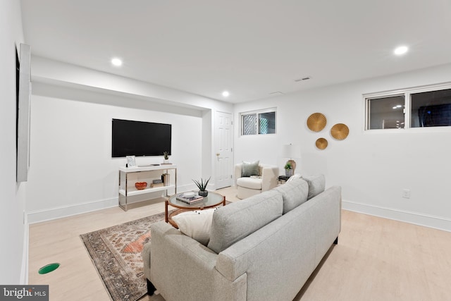 living area featuring recessed lighting, baseboards, and light wood-style floors