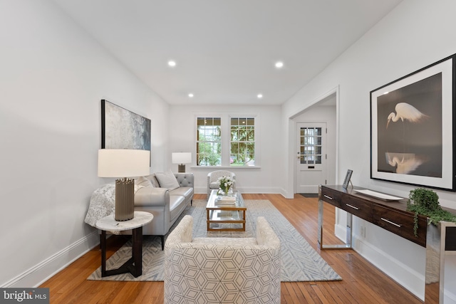 living area featuring recessed lighting, baseboards, and wood finished floors