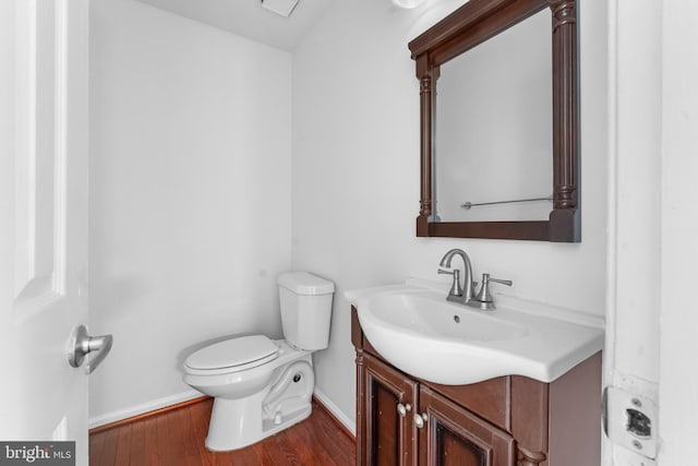 601 James Ridge Rd, Bowie, MD 20721 - bathroom featuring baseboards, toilet, wood finished floors, and vanity