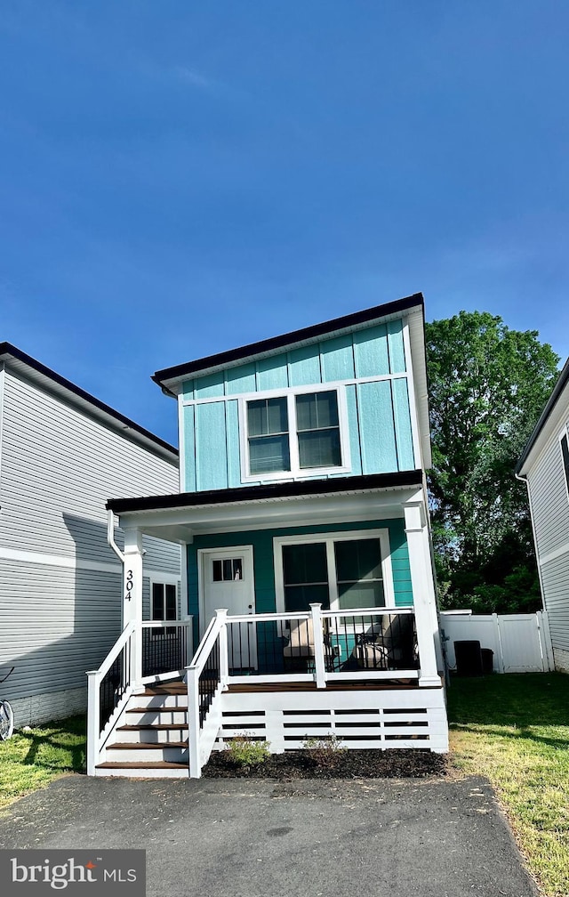 304 1st St, Colonial Beach, VA 22443 - view of front facade with covered porch and fence
