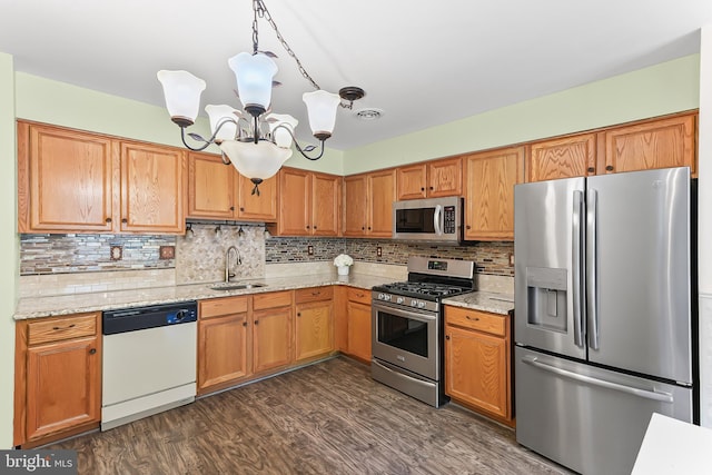 493 Stoneglen St, Collegeville, PA 19426 - kitchen with dark wood-style flooring, tasteful backsplash, a sink, appliances with stainless steel finishes, and a notable chandelier
