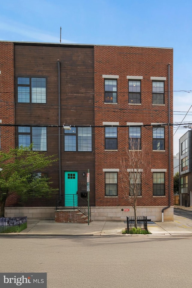 106-12 W Jefferson St Unit 2, Philadelphia, PA 19122 - view of building exterior